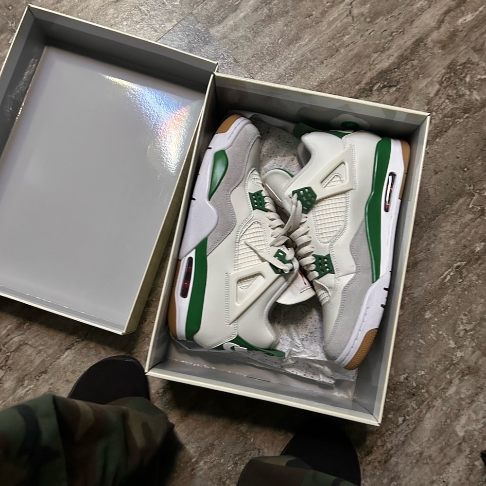Nike sb Jordan 4